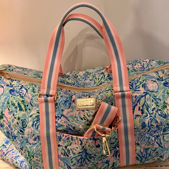 Lilly Pulitzer Vibrant Floral Travel Bag - Picture 7 of 11